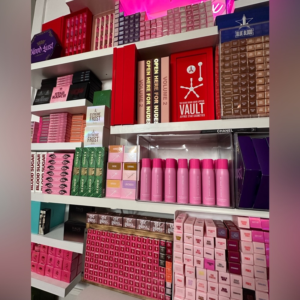 Hopeβs Makeup, Beauty and Skincare Show - Picture 7 of 17